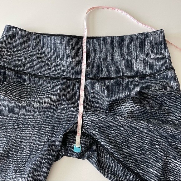 Lululemon Wunder Under Crop Full-On Luxtreme Size 4 - Picture 10 of 13